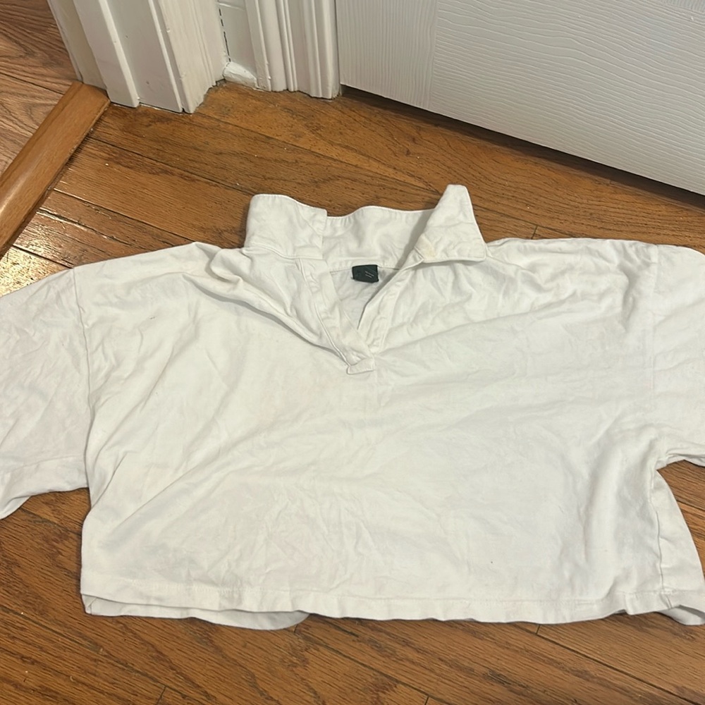 White crop tee